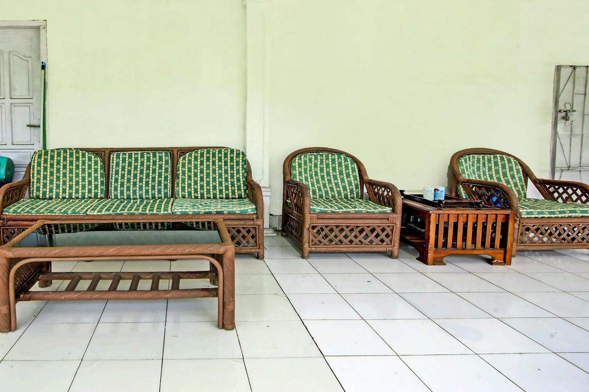 Perabumulih Oyo Life 91127 Wisma Sukajadi Syariah מראה חיצוני תמונה